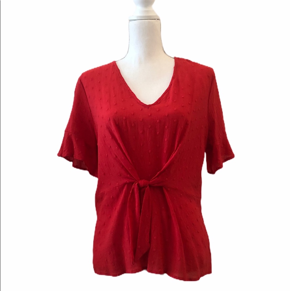 ♦️SOLD♦️ Lush red eyelet sheer front mock tie blou - Picture 1 of 6